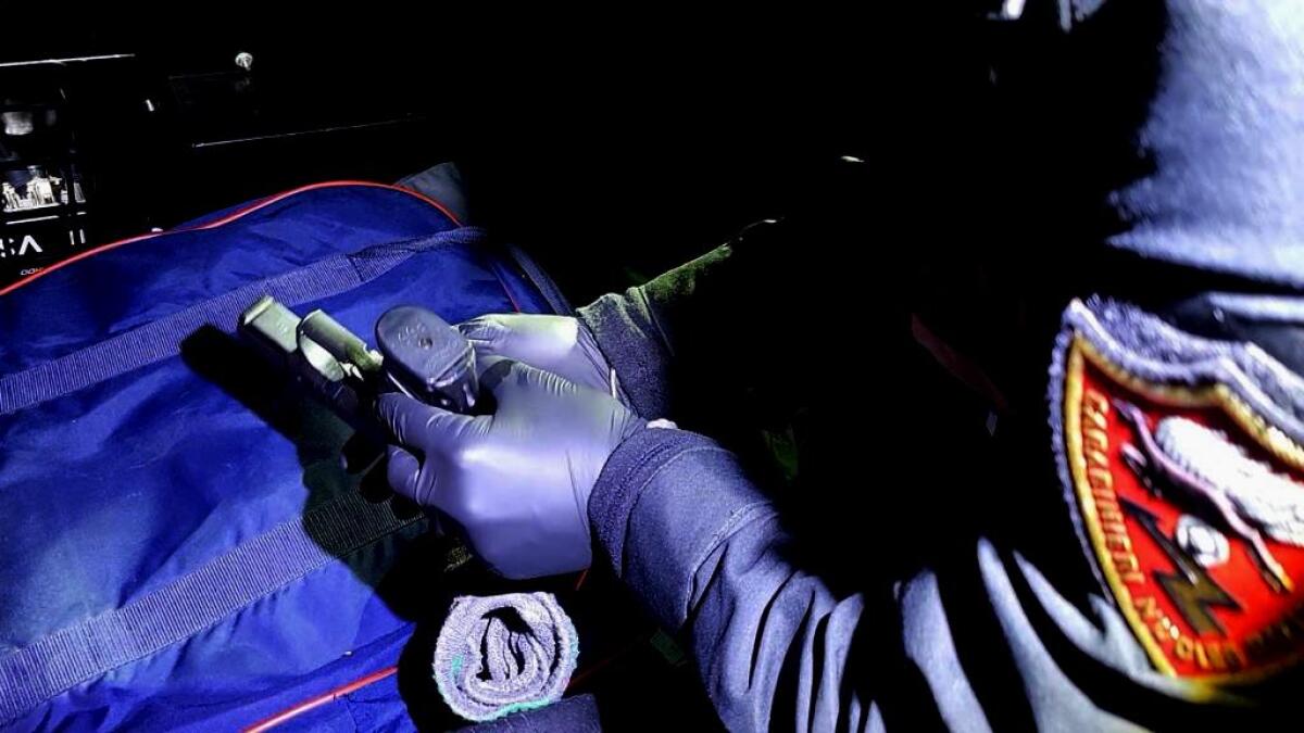 Sorpreso in auto, sul Grande Raccordo Anulare di Roma, con armi e munizioni: 28enne in manette. - 