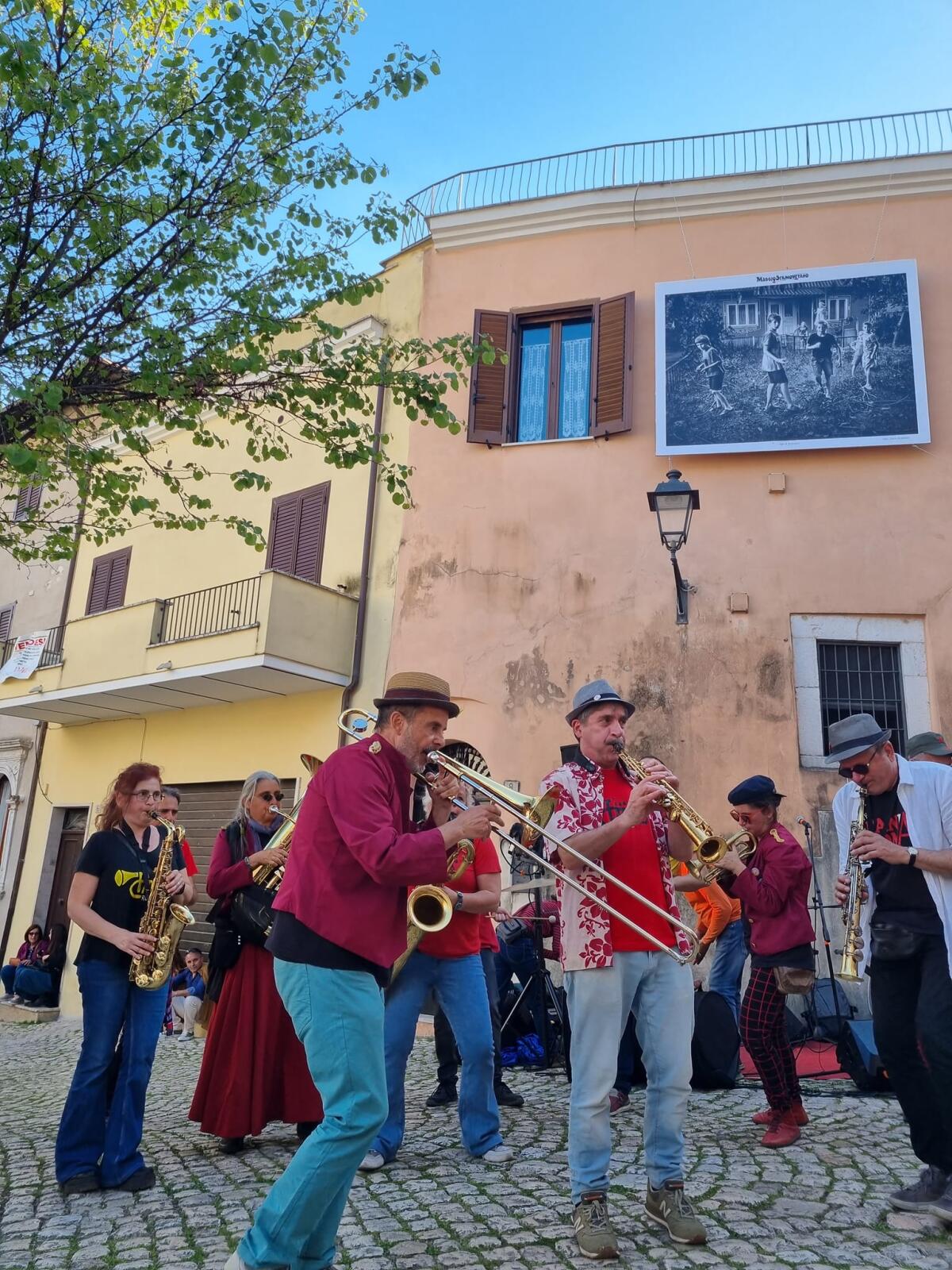 Daniele Sepe chiude questa domenica il “Maggio Sermonetano 2023”. - 