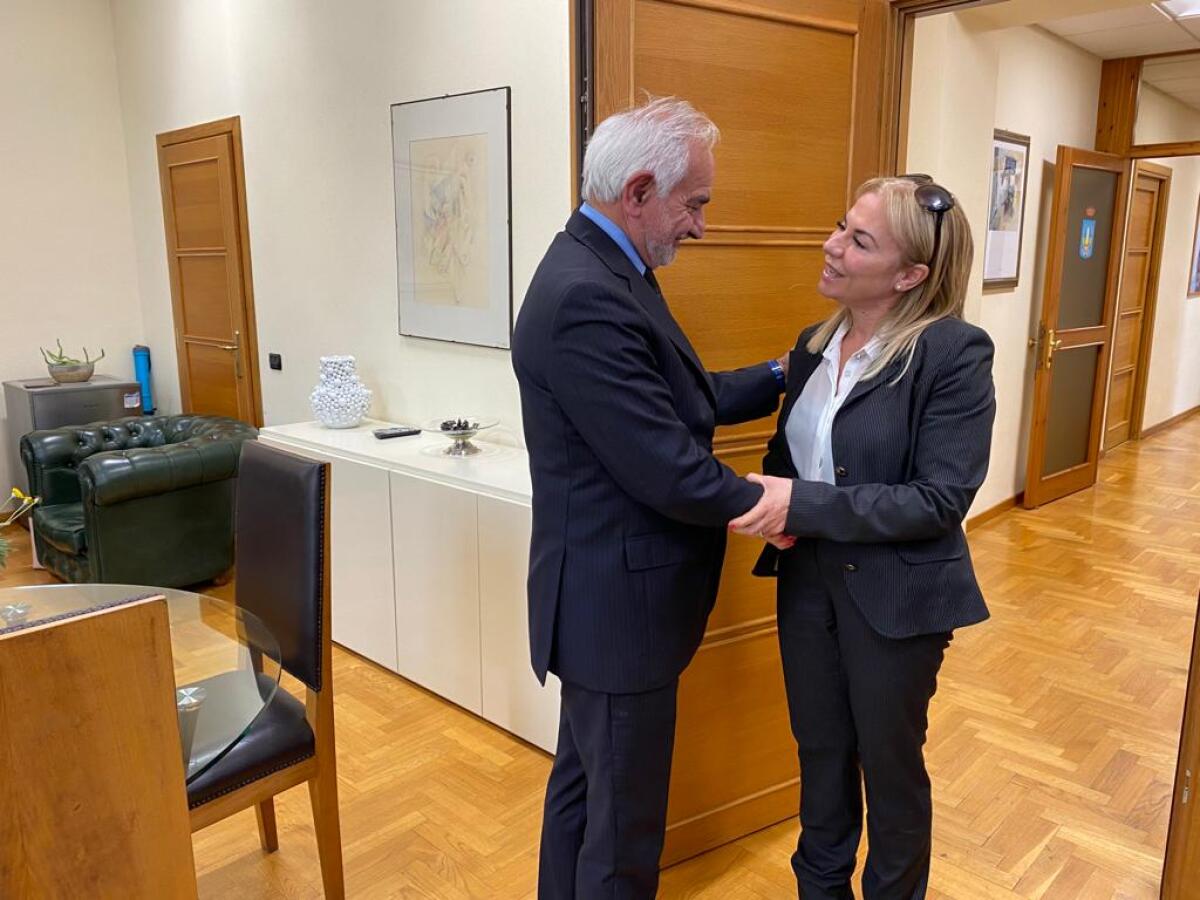 Latina, passaggio di consegne tra il Commissario e la sindaca Celentano - 