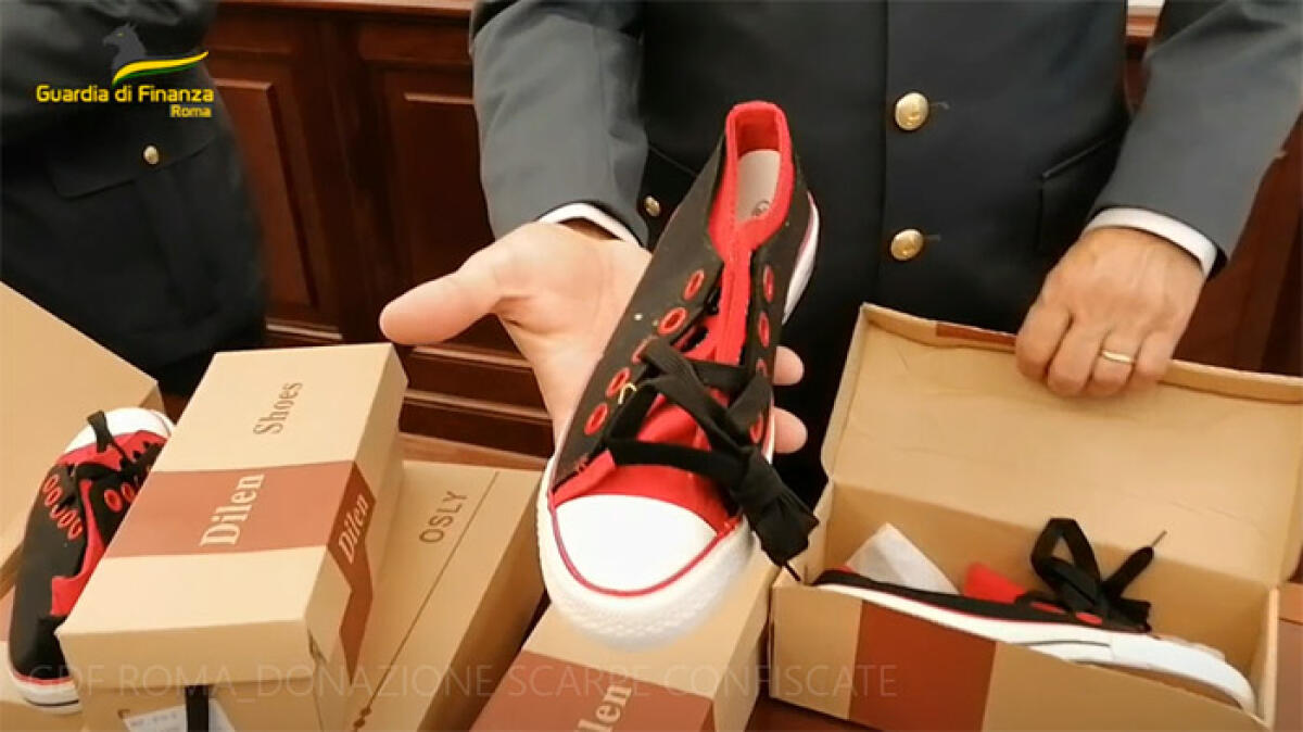 La Guardia di Finanza del Comando Provinciale di Roma dona alla Caritas oltre 7.400 paia di scarpe confiscate. - 