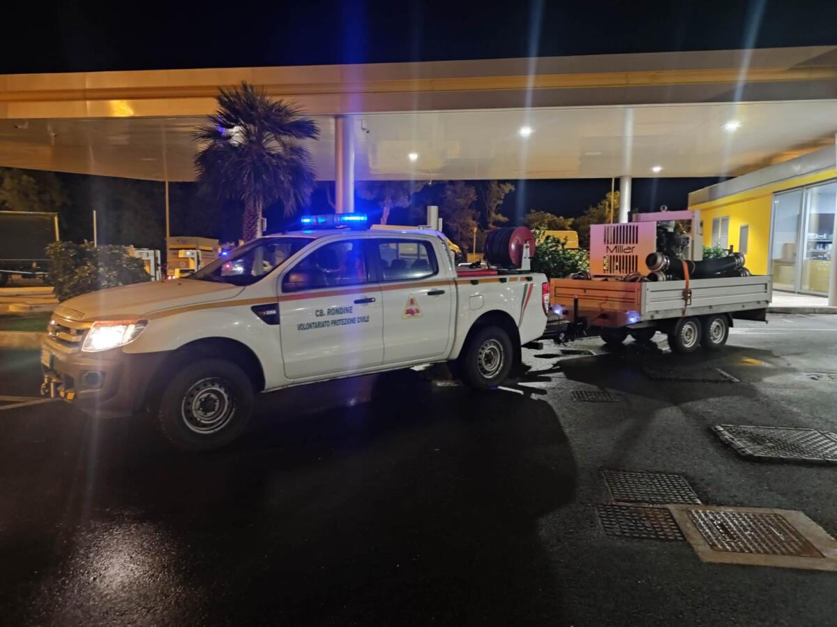 La protezione civile Cb Rondine di Aprilia in aiuto della popolazione alluvionata in Emilia. - 
