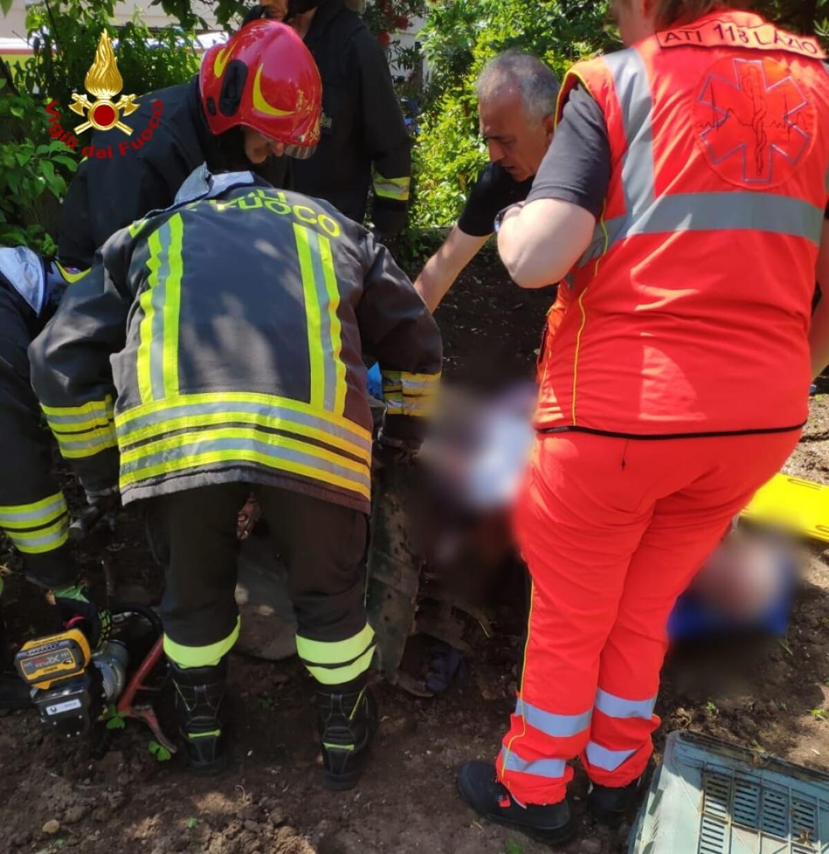 75enne di Minturno resta intrappolato con una gamba in un motocoltivatore. E' in gravi condizioni. - 