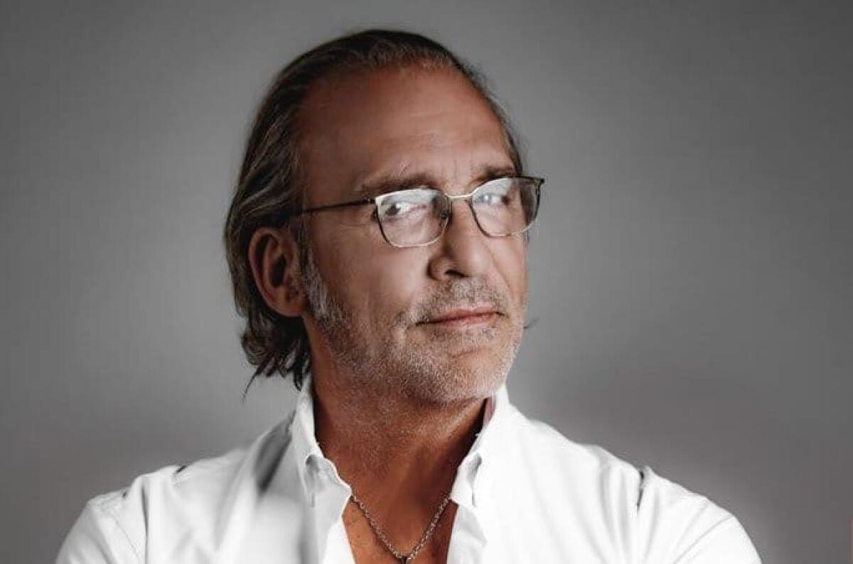 Luca Ward al Teatro Europa di Aprilia  con il suo travolgente spettacolo “Il talento di essere tutti e nessuno”. - 