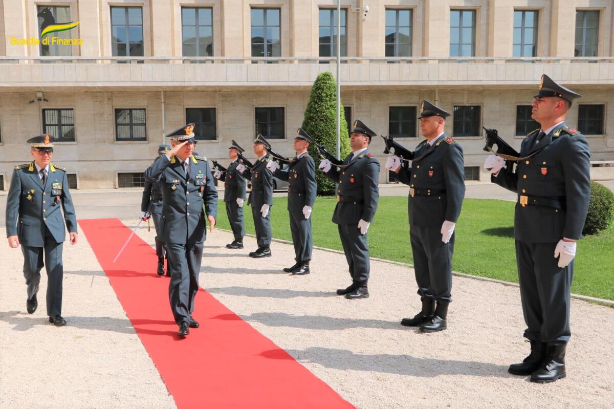 Gdf Latina: il comandante interregionale per l'Italia Centrale, generale Buratti in visita a Latina - 