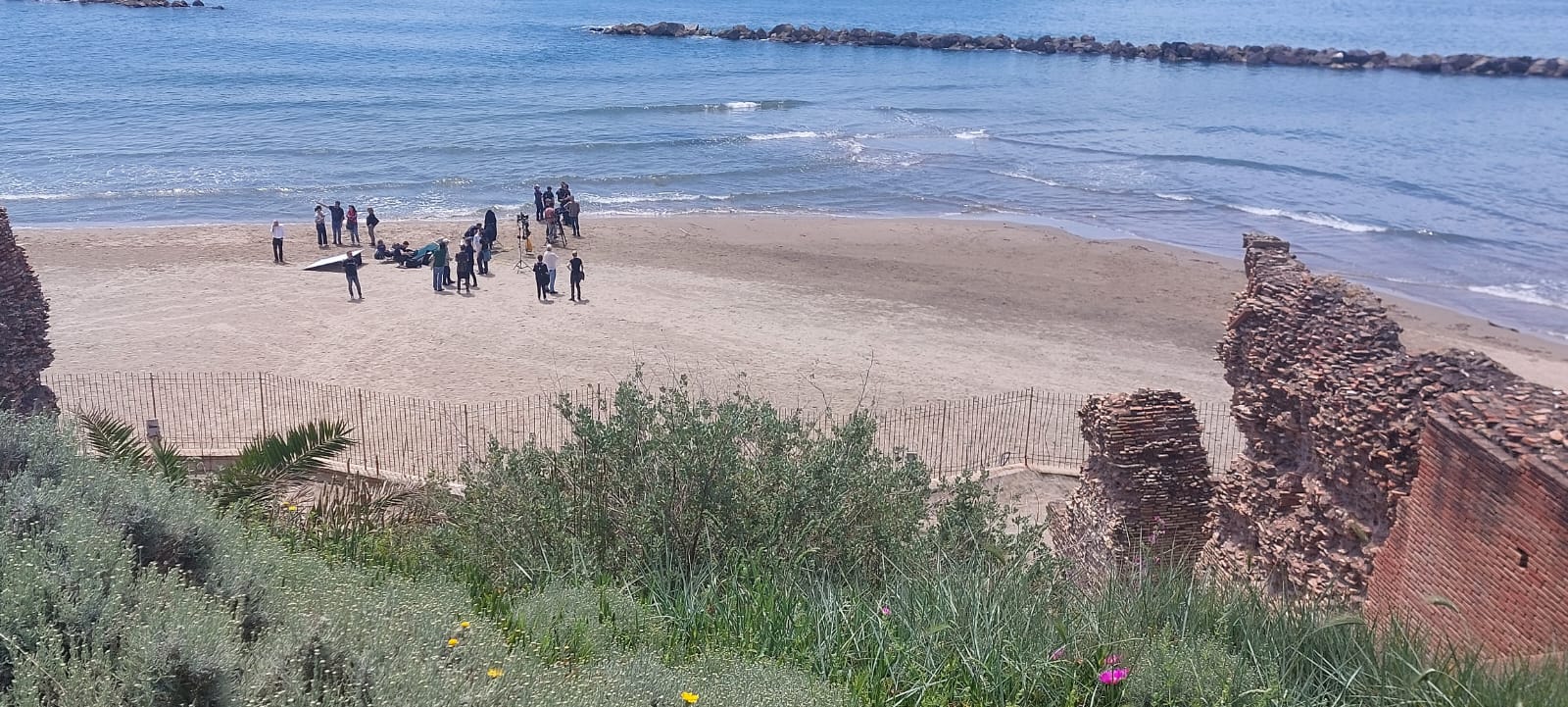Alberto Angela sulla spiaggia di Ponente, ad Anzio