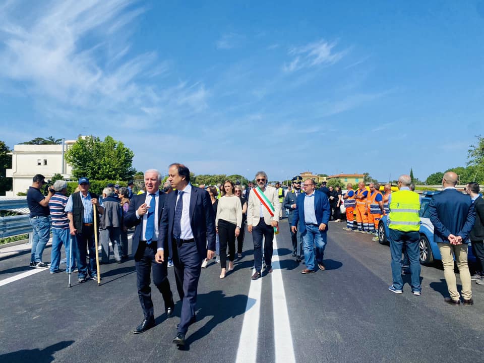 la cerimonia di riaperture del ponte Badino a Terracina