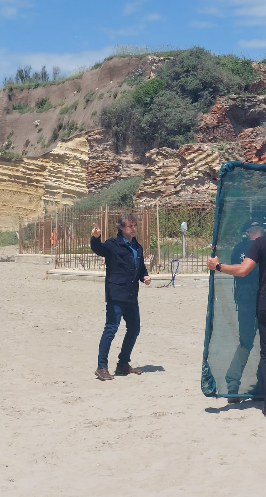Alberto Angela sulla spiaggia di Ponente, ad Anzio