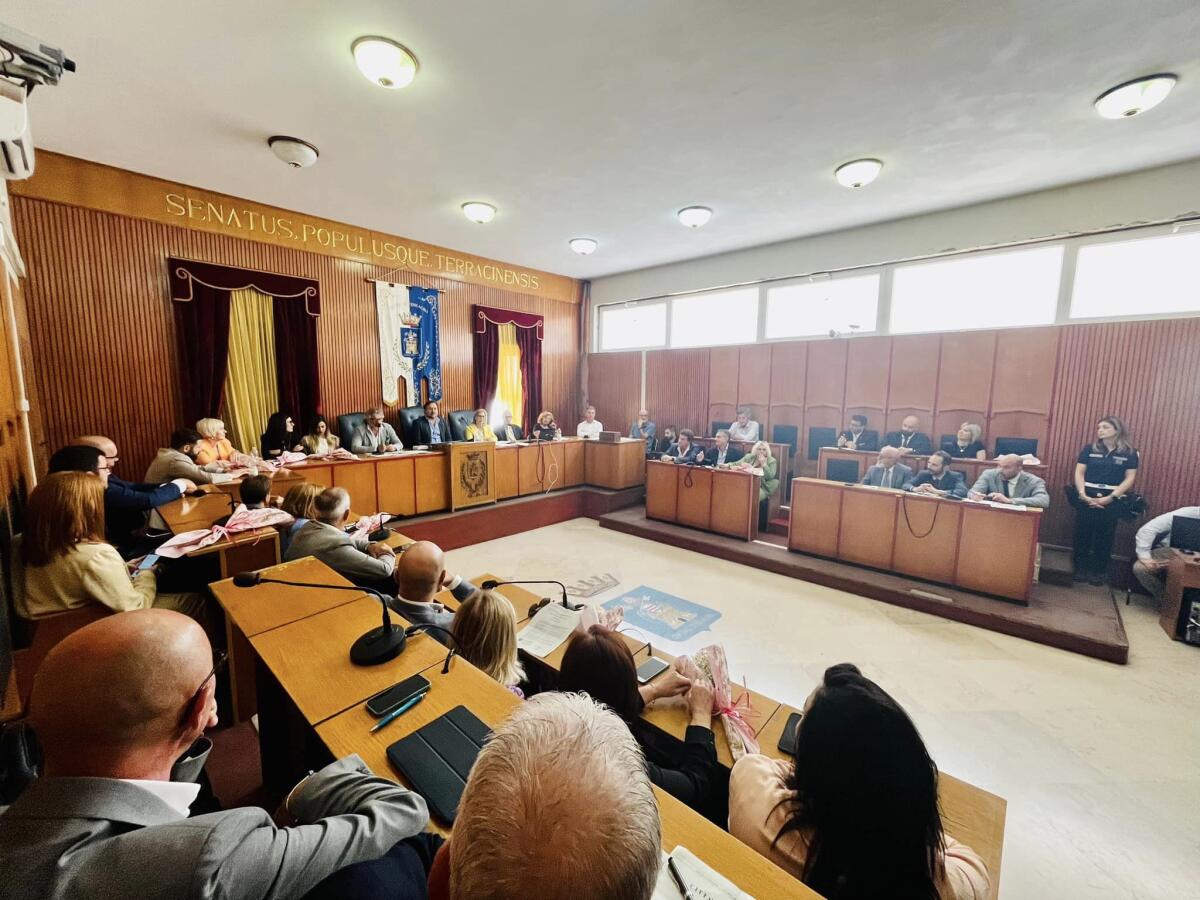 Terracina, il sindaco Francesco Giannetti presenta la Giunta - 