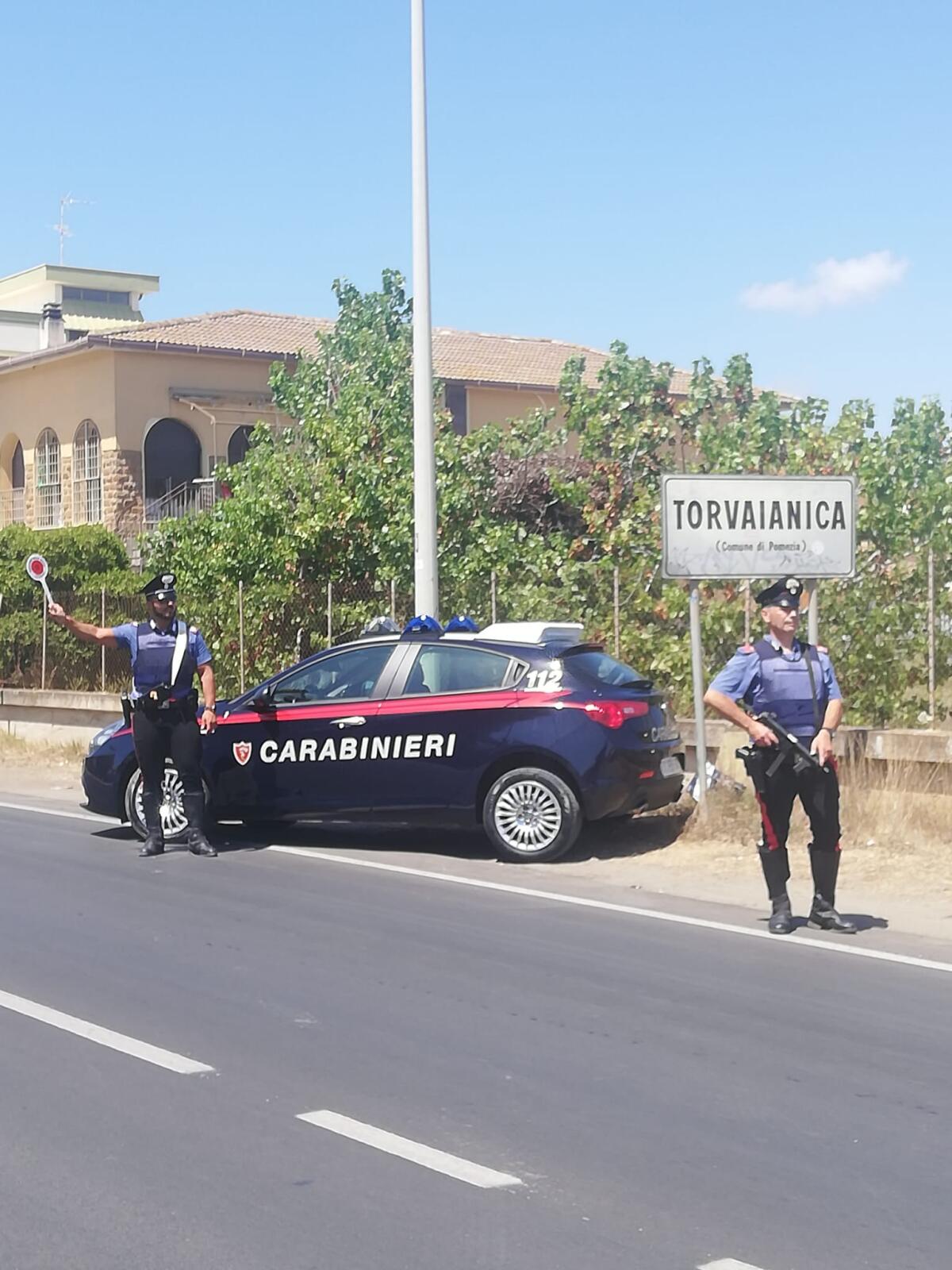 Servizi straordinari contro furti e rapine. I Carabinieri di Pomezia arrestano un 27enne e denunciano il fratello. - 
