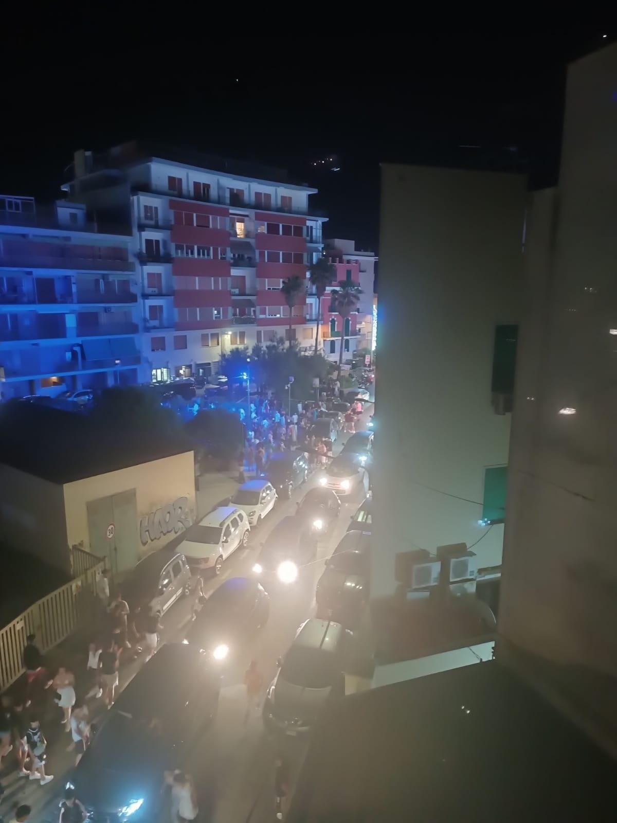 Maxi rissa tra ragazzini ad Anzio: "Folla di adolescenti urlanti in centro" - 