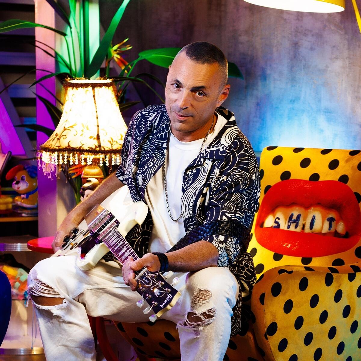 A Radio Studio 93 l'estate inizia con ALEX BRITTI! Oggi pomeriggio l'intervista in diretta nei nostri studi! - 