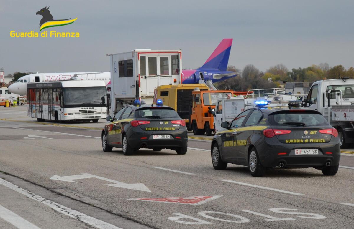 Traffico di clandestini: la Polizia di Anzio arresta uno dei trafficanti in un’operazione condotta dalla Finanza di Treviso. - 