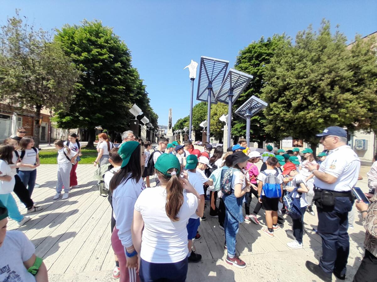 La Polizia Locale di Cisterna nelle scuole per lezioni di Sicurezza Stradale. Coinvolti circa 700 gli studenti - 