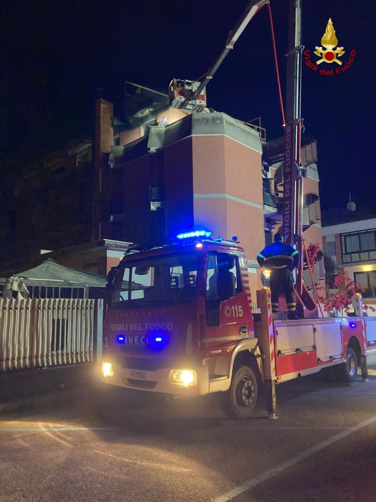 Doloso il terzo incendio divampato nella notte all'ex Hotel de La Ville di via Scaravalli a Latina. - 