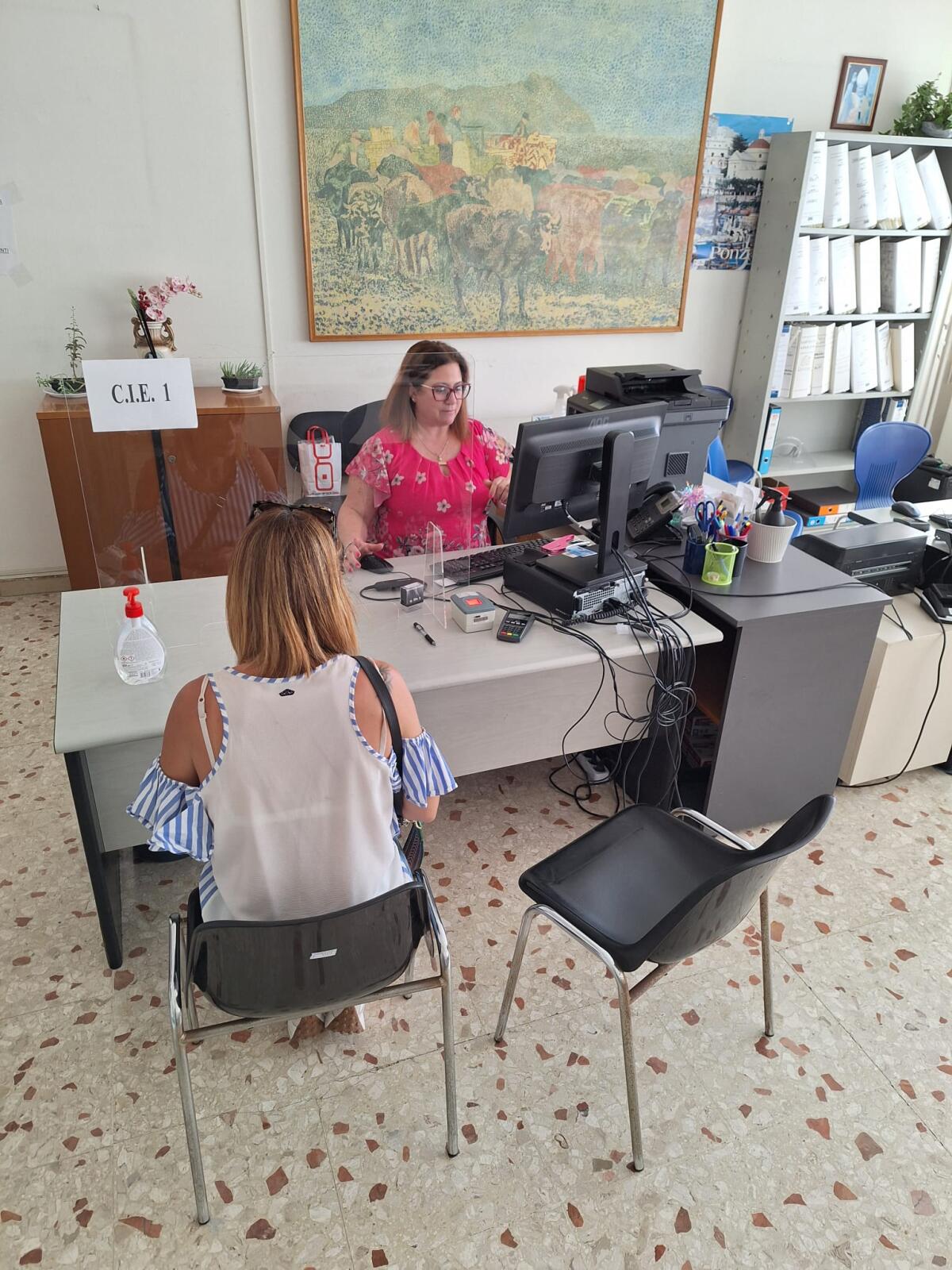 Carta d’identità elettronica, successo per l’open day a Latina: rilasciati 224 documenti in due giorni - 