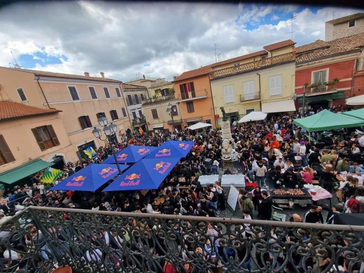 Aggredirono un giovane durante la “Sagra del Carciofo” a Sezze: scatta un Daspo Urbano per due ragazzi del posto. - 