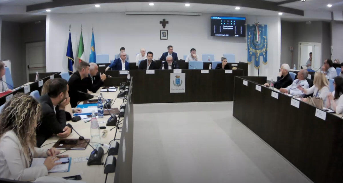 Aprilia - Il sindaco Principi presenta le linee programmatiche in Consiglio Comunale: "Giovani, persone fragili e tutela del territorio le priorità, asfalteremo le strade" - 