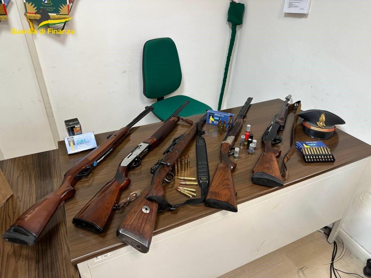 Sequestrati dalla Finanza di Terracina fucili, carabine e munizioni: un arresto - 