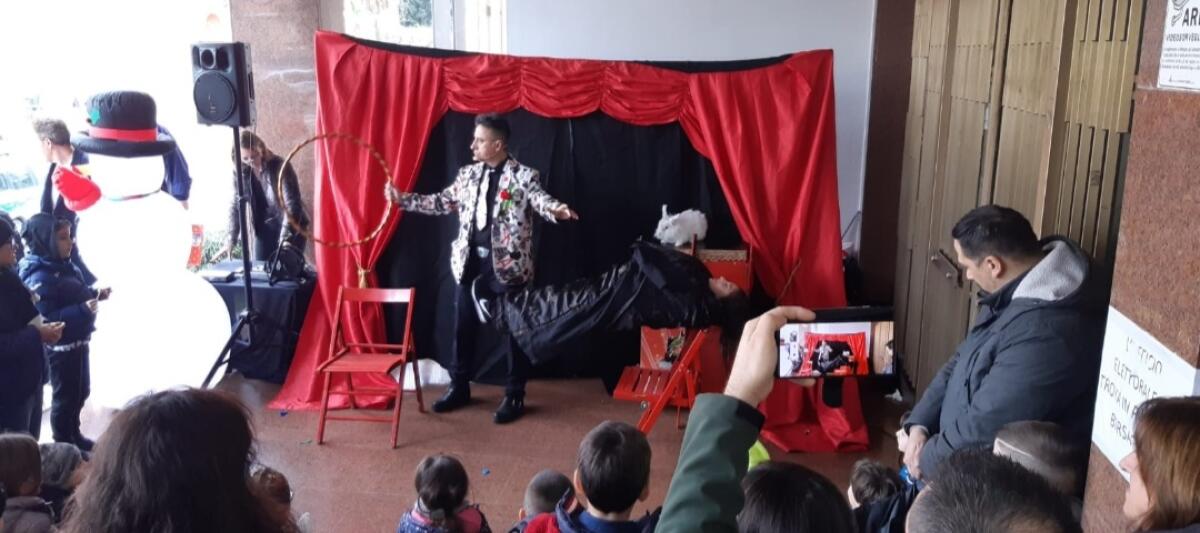 Aprilia - Mercatino in Piazza Roma con il Mago Babbaleo - 