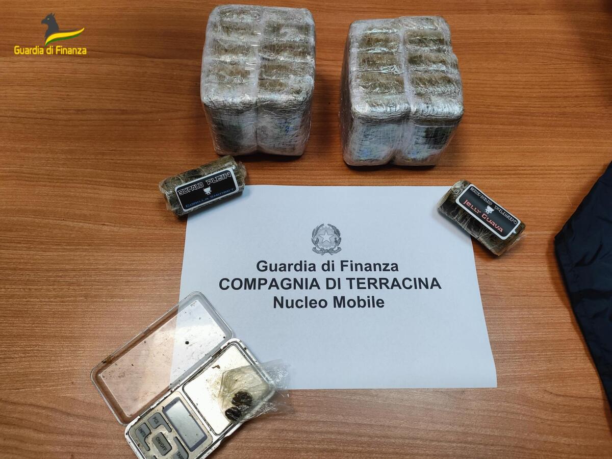 Sequestrati dalla Finanza di Terracina oltre due chili di droga. Un uomo di San Felice Circeo in manette. - 