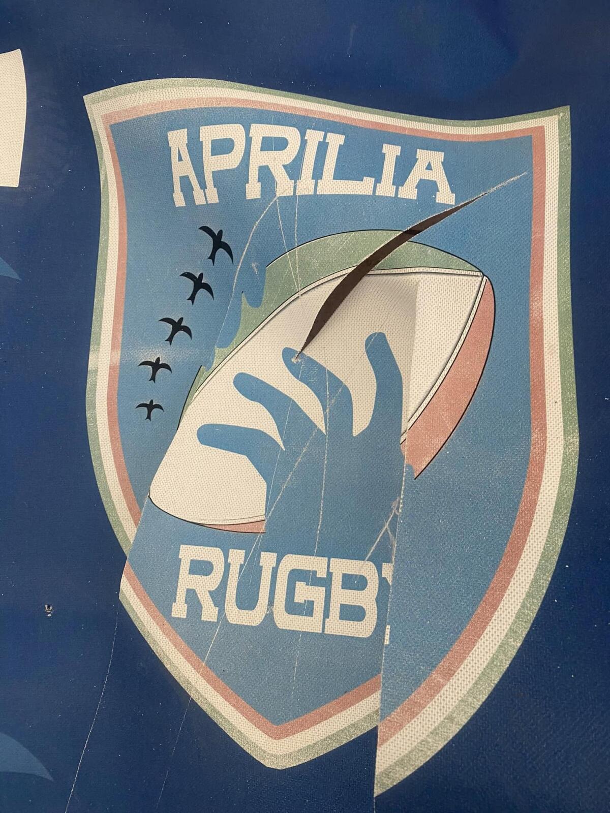 Vandali in azione al campo di via della Meccanica della ASD Aprilia Rugby. - 