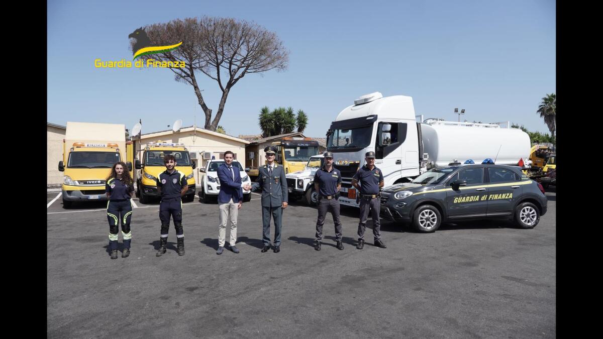 Donati alla Protezione Civile del Lazio autocisterna e carburante sequestrati per contrabbando dalla Finanza di Nettuno. - 