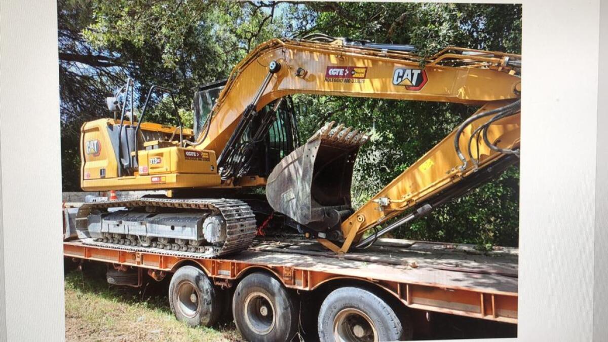 Mezzi rubati e abbandonati tra la vegetazione a Sabaudia, indaga la Polizia Stradale - 