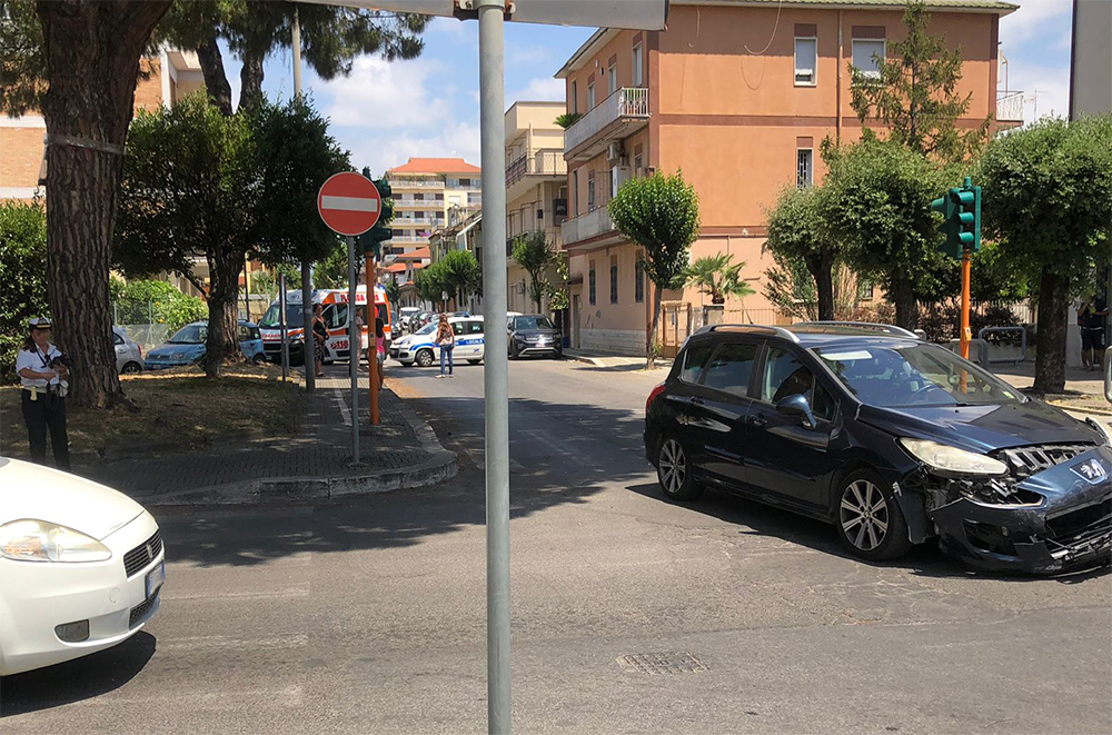 l'incidente di questa mattina tra via Costantino e via Augusto