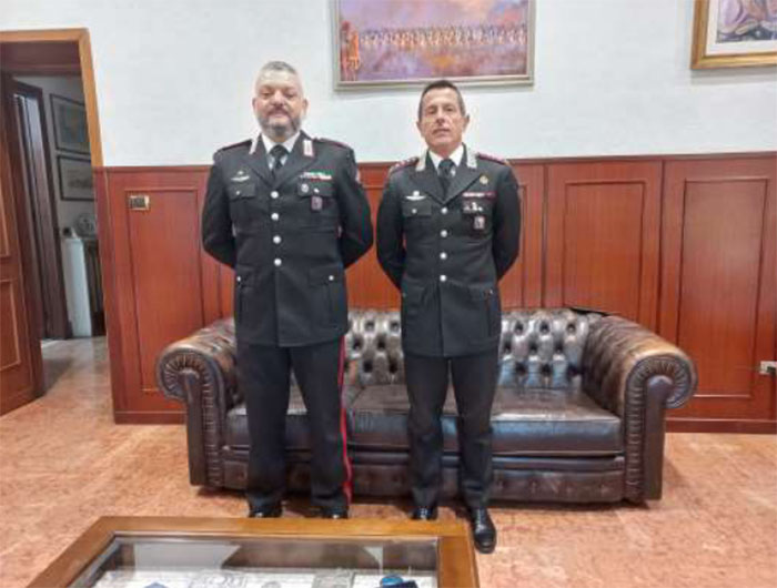 il Maresciallo Capo Alessandro Tatangeli assieme al Comandante Provinciale, il Colonnello Lorenzo D’Aloia