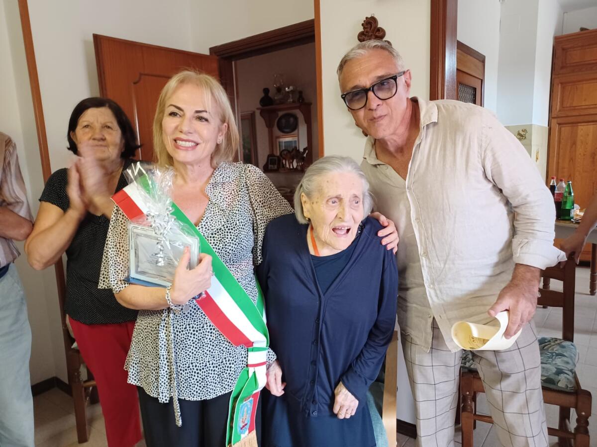 LATINA - I cento anni di Rosina Maria Menin, gli auguri dell’amministrazione comunale. - 