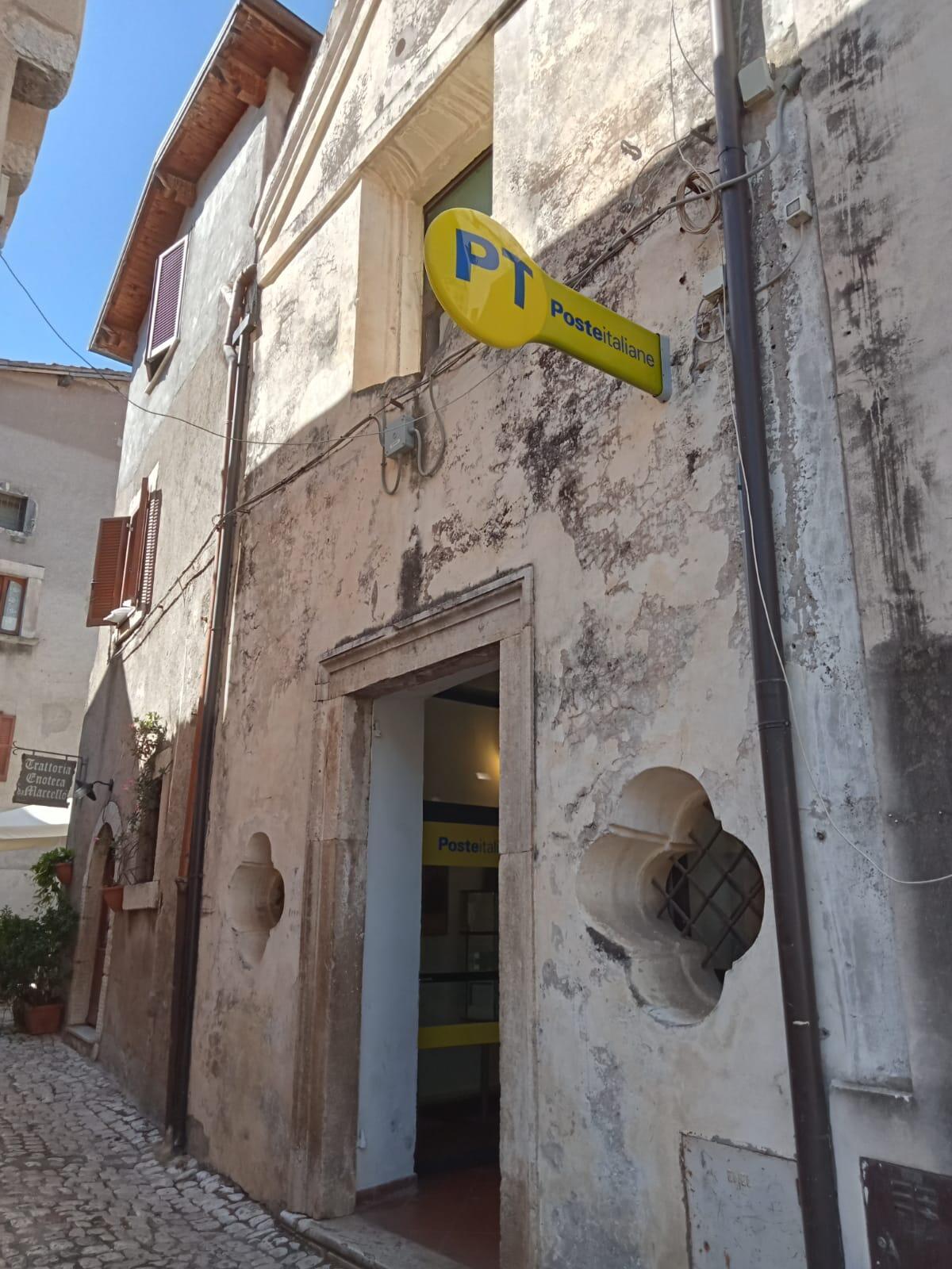 Nuovo impianto di climatizzazione per l’ufficio postale di via dell’Oratorio a Sermoneta. - 