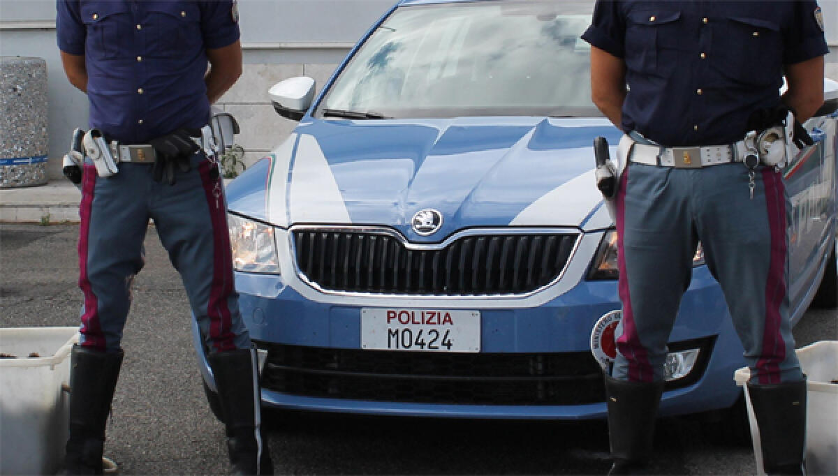 Non lo ferma il mezzo secolo di differenza d’età con la ragazza: arrestato un educatore accusato di abusi sessuali su una minorenne - 