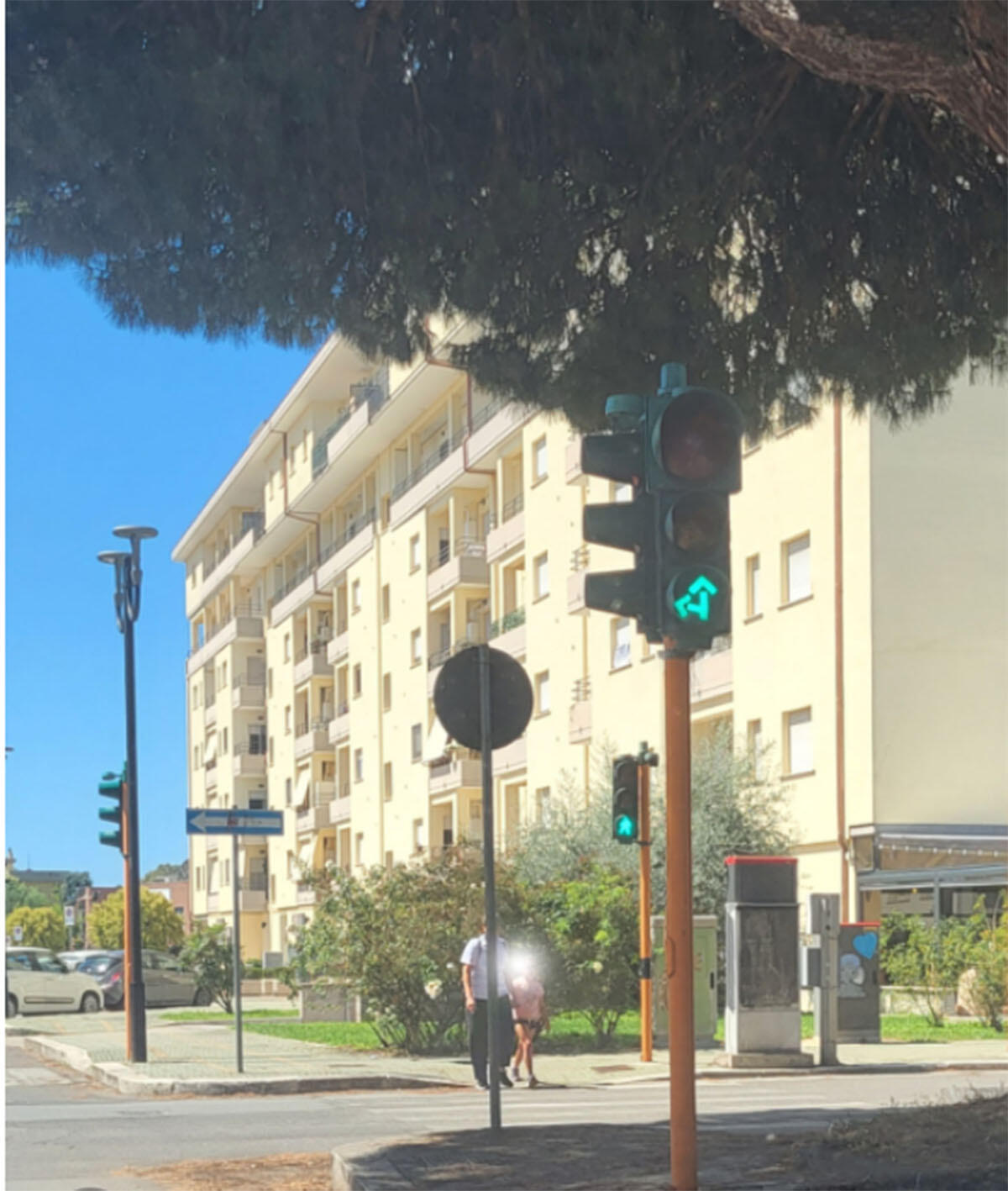 Torna a funzionare il semaforo tra via Costantino e via Augusto ad Aprilia - 