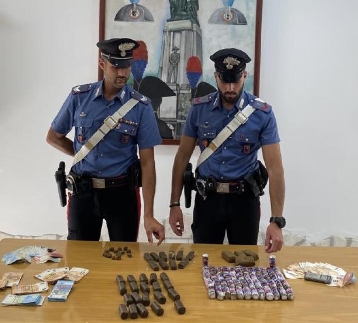 Pomezia - Quasi 5 chili di droga, contanti e bilancino: arrestato un 19enne italiano - 