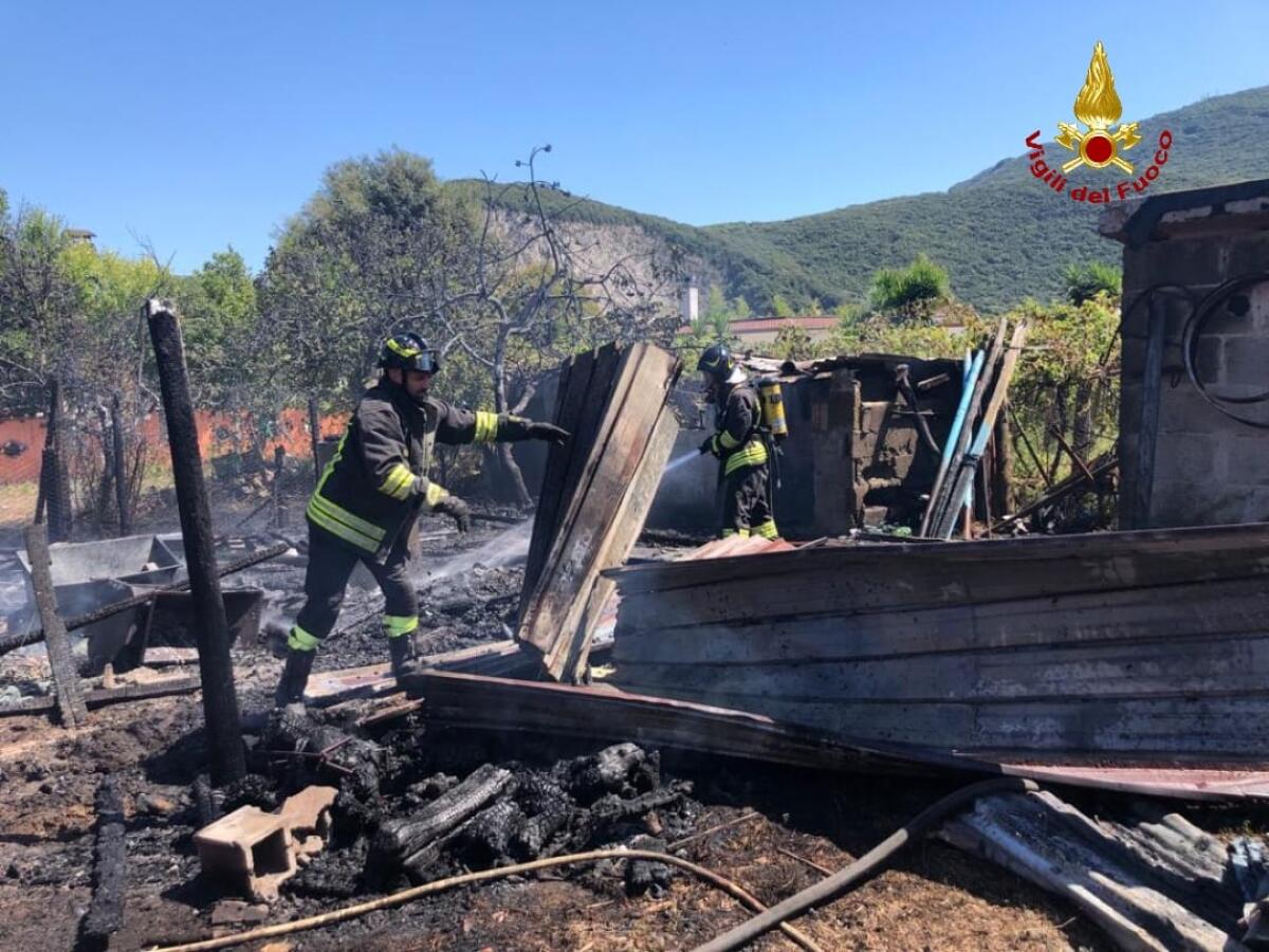 Brucia la provincia di Latina, i Vigili del Fuoco intervenuti a Lenola, Terracina e San Felice Circeo - 