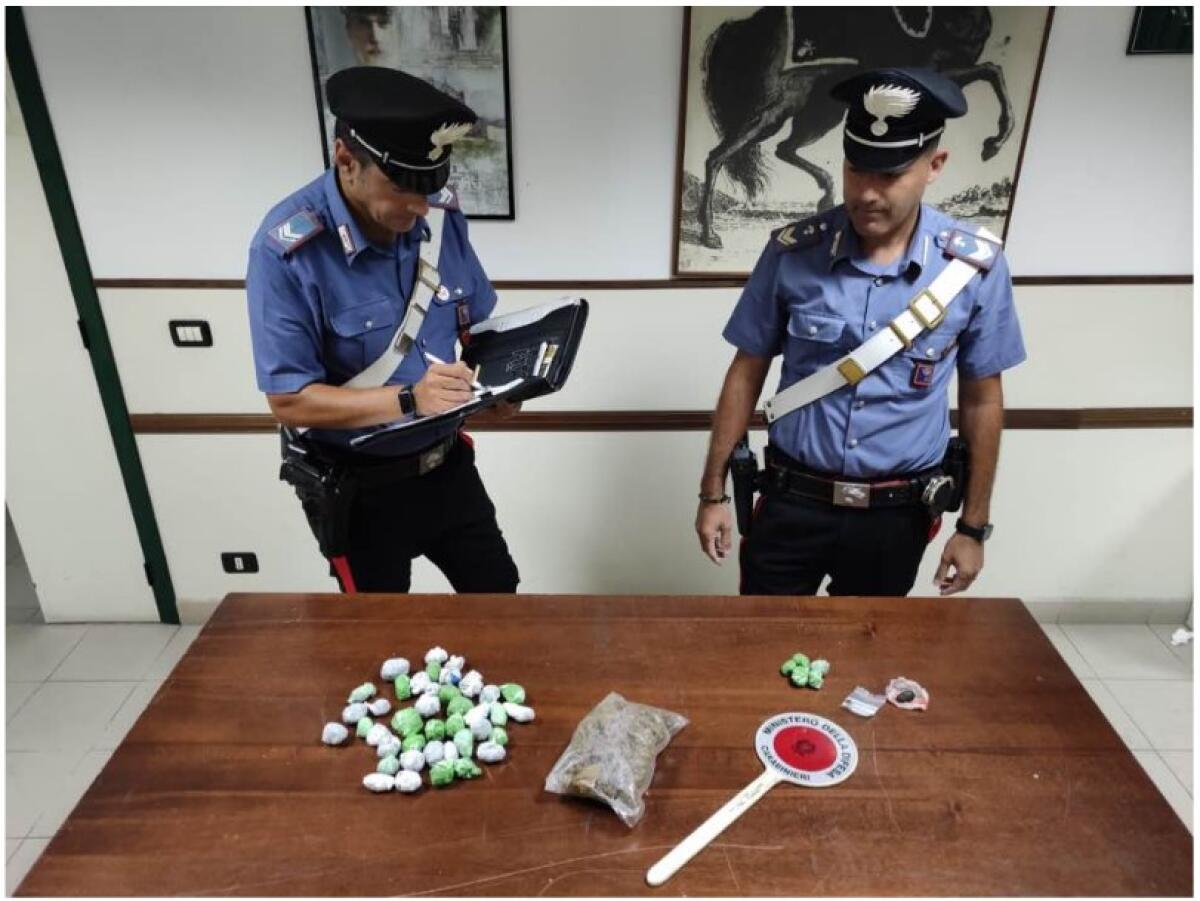 Terracina - Sorpreso dai carabinieri mentre vende il fumo. Arrestato 31enne - 