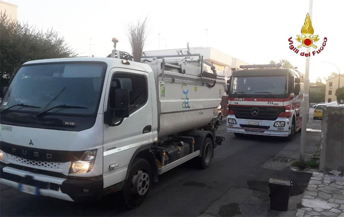 Infortunio sul lavoro ad Anzio: un operaio finisce con la mano in un compattatore durante la raccolta dei rifiuti. - 