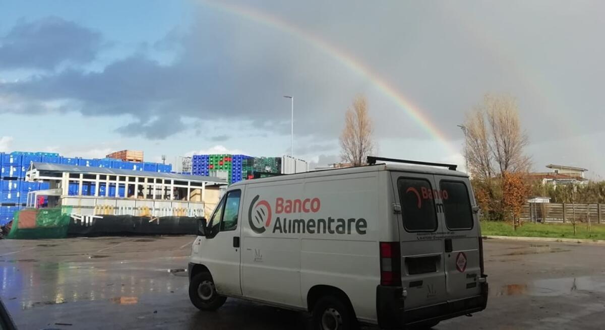 Ritrovato il furgone rubato alla sede di Aprilia del Banco Alimentare del Lazio. Danni per 30mila euro. - 