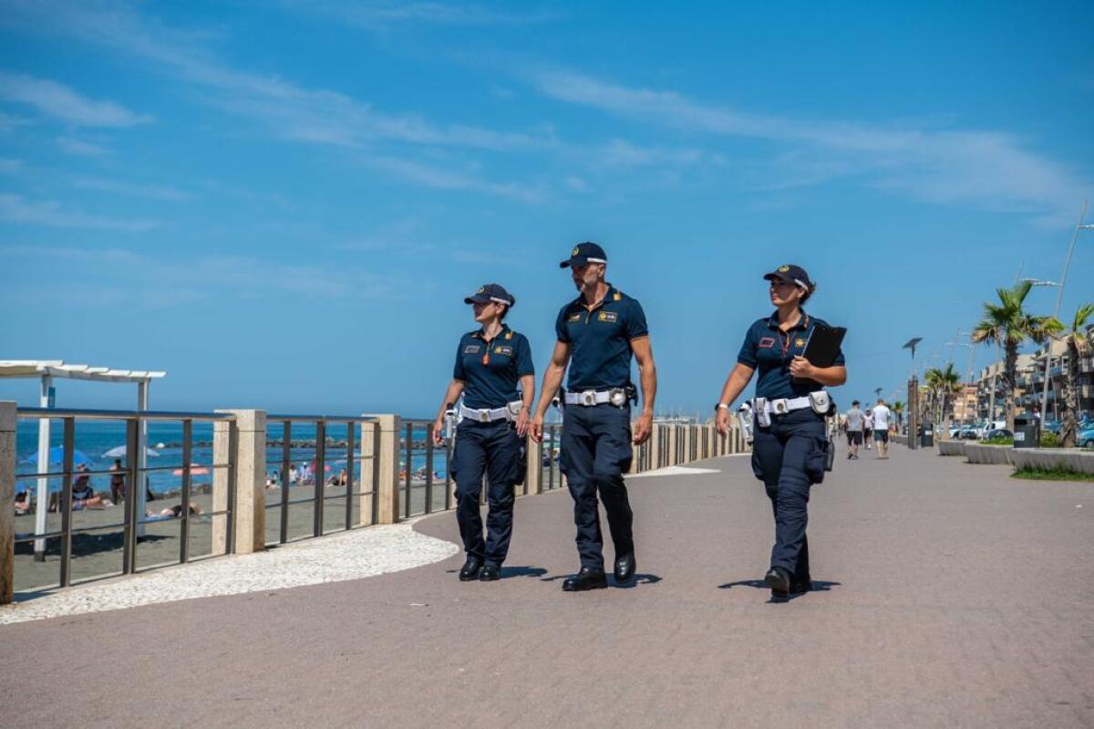 Parcheggiatore abusivo aggredisce gli agenti di Polizia locale - 