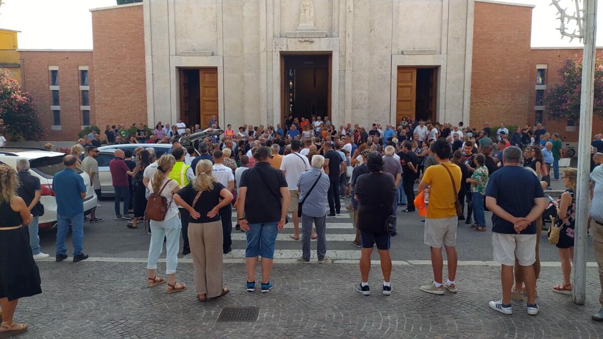 Celebrati a Pontinia i funerali di Sandro Micheli, la lettera dei figli: "Grazie per l'affetto dedicato a nostro padre" - 