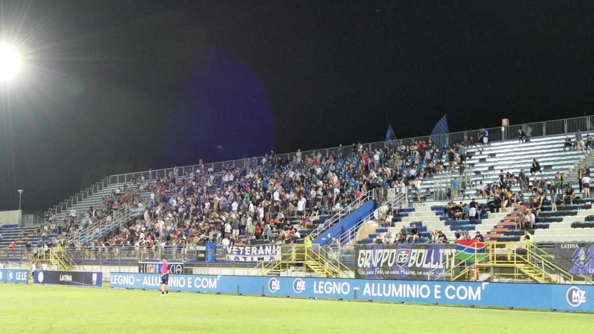 Calcio di Lega Pro: il Latina, primo in classifica, questo pomeriggio affronta in casa gli avversari del Brindisi. - 