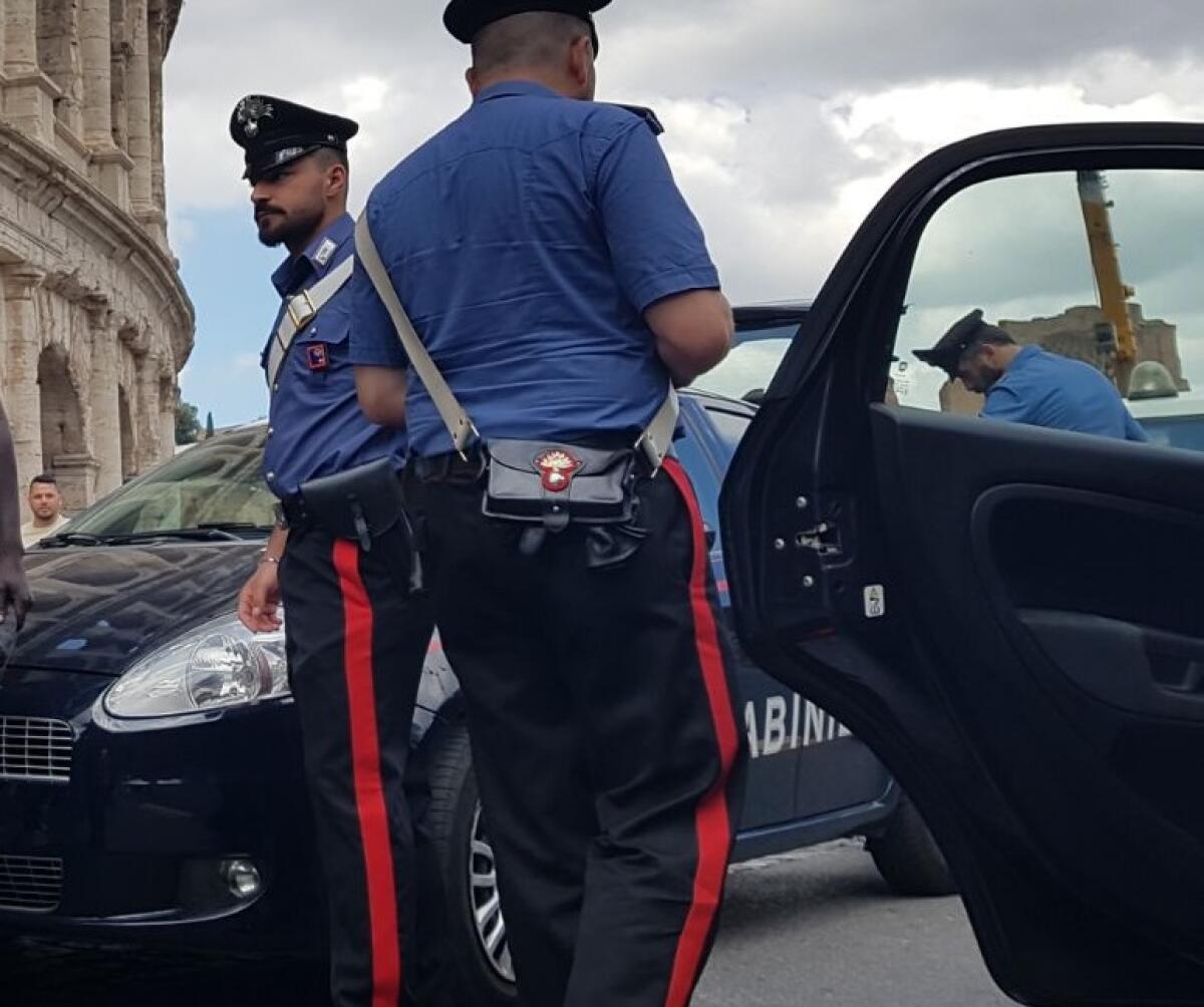 Tentano la truffa del finto nipote: 85enne li smaschera e chiama i carabinieri - 
