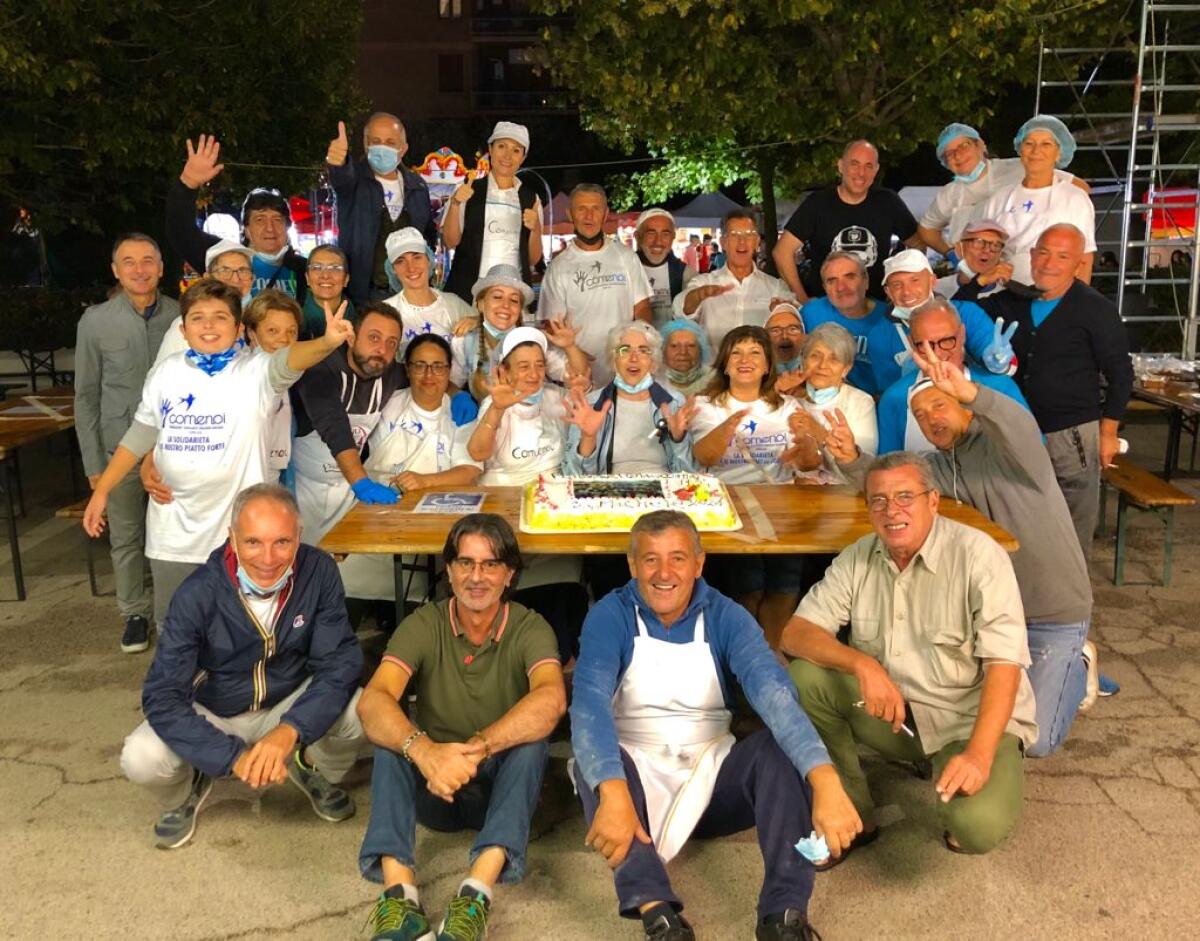 Aprilia - Concerto presso lo stand della Fondazione Come Noi con i Liberi Cantores - 