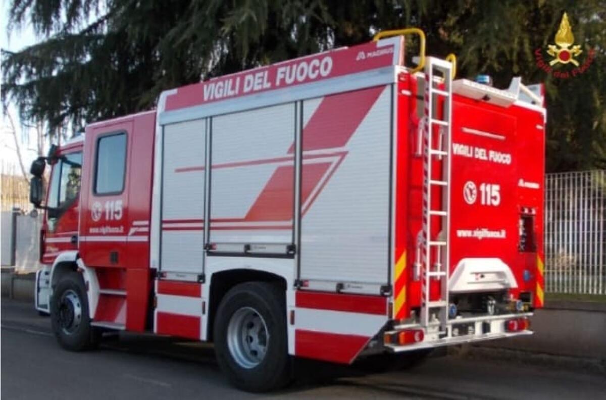 Bilico in fiamme sulla Pontina, tra la Migliara 54 e la Migliara 56. - 