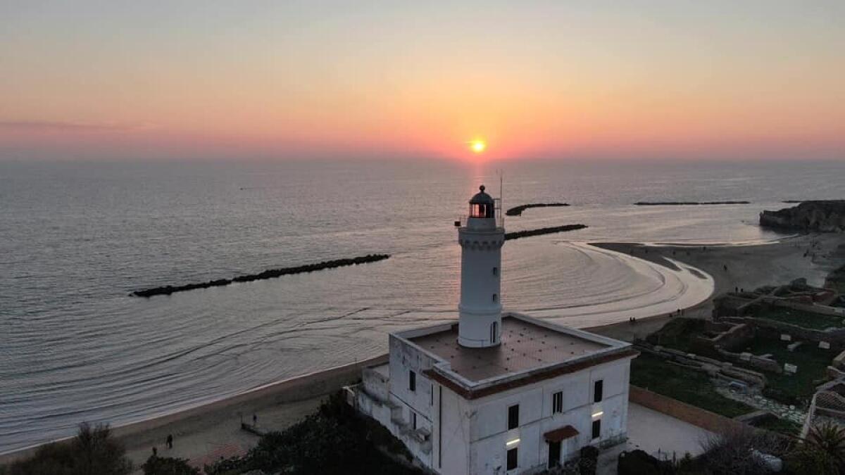 Controlli alle Grotte di Nerone ad Anzio, mandati via i bagnanti. 5 multe - 