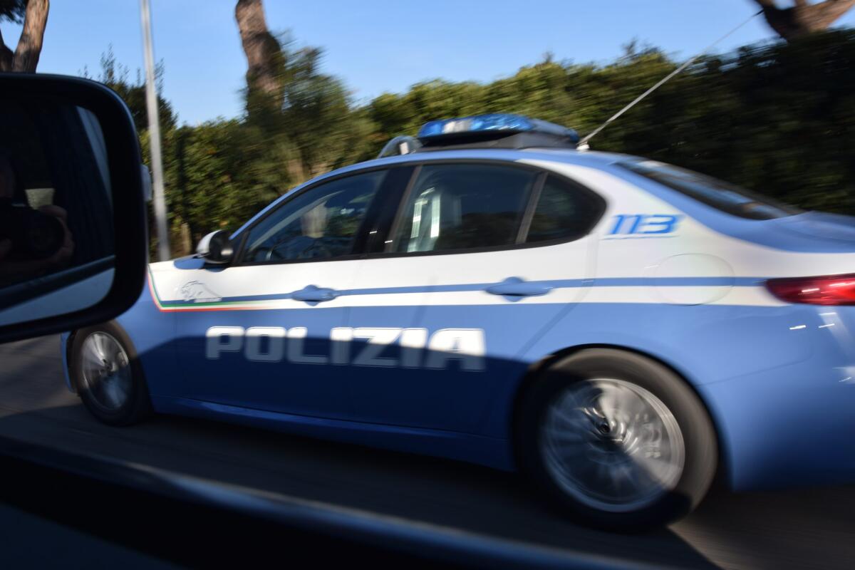 Rubano uno scooter, due minori arrestati a Terracina - 