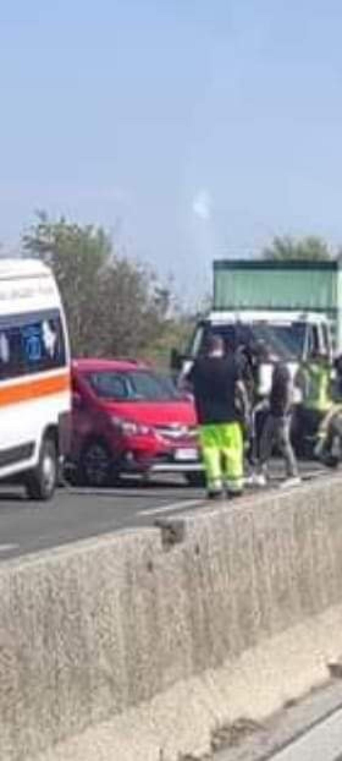 Pontina bloccata verso Roma, incidente e curiosi creano il caos - 