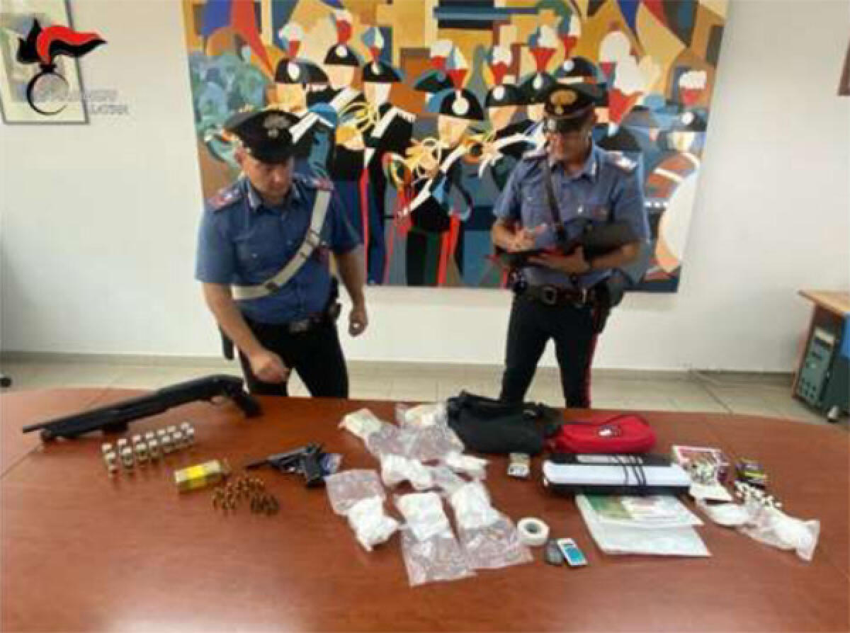 Nascondeva in un locale in centro ad Aprilia quasi un chilo e mezzo di cocaina e crack, armi e munizioni. 18enne arrestato dai Carabinieri. - 