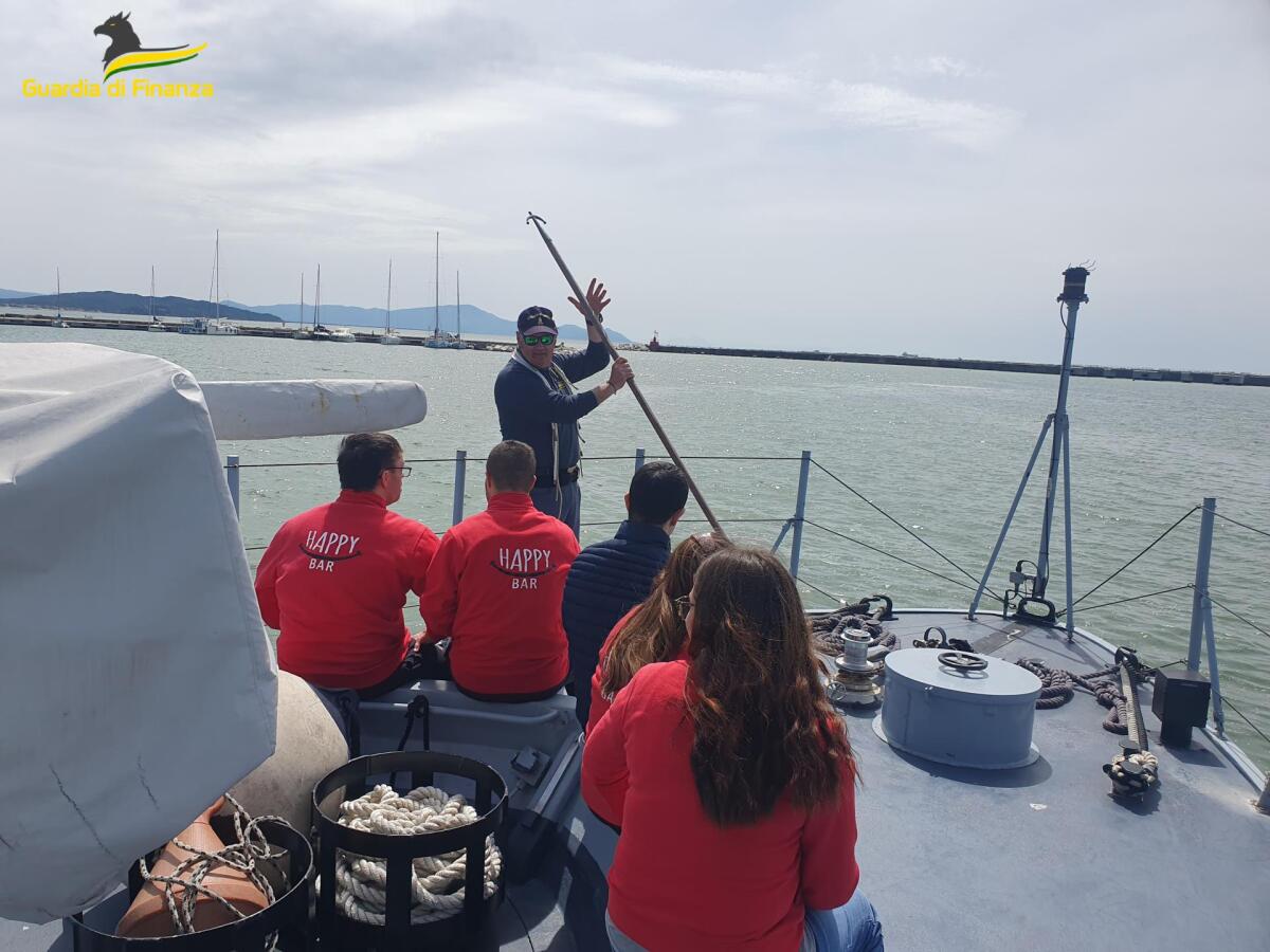 La Guardia di Finanza al fianco dei ragazzi della cooperativa “Down at Work” di Formia con il progetto “Ci sono anche io”. - 