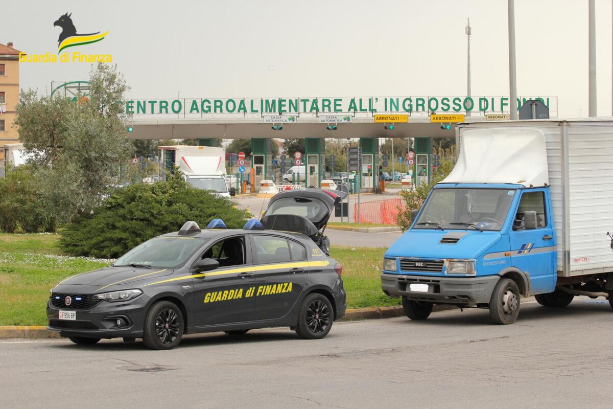 Lavoro nero, la Guardia di Finanza di Latina scopre 185 operatori irregolari al Mof - 